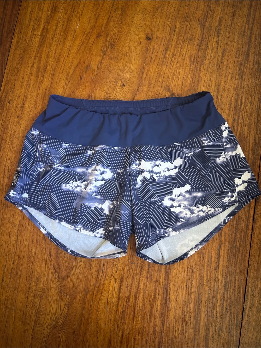 Oiselle women’s Roga 4” running shorts, size 6
